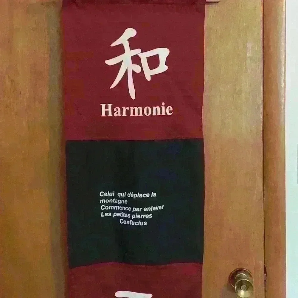 Tapestry scroll with chinese characters and french.